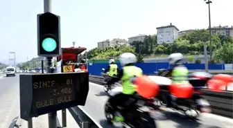 Motosiklet Sürücüleri 'Köprü Geçiş Ücreti'ni Protesto Etti