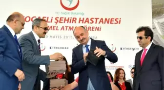 İzmit'e Eski Askeri Cephanelik Alanına 1180 Yataklı Şehir Hastanesi Kampüsü'nün Temeli Atıldı