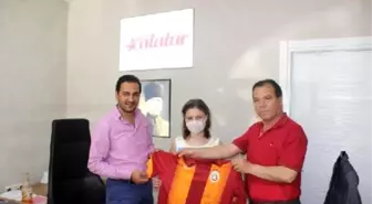 Duygu'ya, Galatasaray Forması Jesti