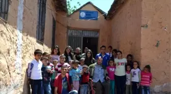 Gençler Köy Okulunu Ziyaret Etti