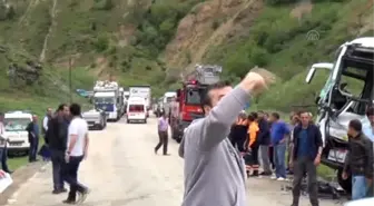 Tunceli'de Otobüs ile Kamyonet Çarpıştı: 2 Ölü, 31 Yaralı