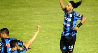 Ronaldinho Stadı Terk Etti