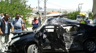 Sivas'ta Otomobil Tır'ın Altına Girdi: 8 Yaralı
