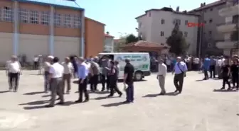 Levyeli Yol Verme Kavgasında Öldürülen Öğretmen Toprağa Verildi