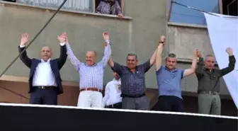 AK Parti Mitinglere Devam Ediyor