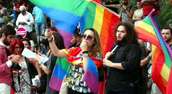 Lbgti Üyeleri İzmit'te Gösteri Yaptı: 'Lgbti'ler Görünmezlik Centeresinden Kurtuldu'
