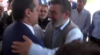 Bakanı Çelik, Yıldız'ın Babasının Evinin Önünde Kurulan Taziye Çadırını Ziyaret Etti