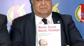 Masum Türker: Esas Gazeteciler İşsizken, Gazeteci Olmayanlar Yazıp, Çiziyor