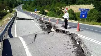 Sakin Şehir' Taraklı'nın Yolu Çöktü