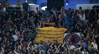 Ülker Arena'da 'İstifa Pankartı'