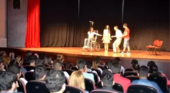Genç Denizli'den Tiyatro Şenliği