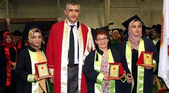 57 Yaşında İkinci Üniversite Mezunu Oldu