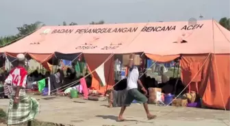 Güneydoğu Asya'daki Göçmen Trajedisi - Rohinyalı Müslümanlar Geçici Barınaklarda Yaşamlarını...