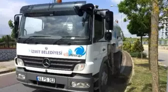 İzmit'te Günde 170 Kilometre Yol Süpürülüyor