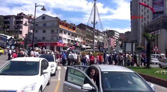 Milli İttifak'ın Seçim Minibüsüne Yumruklu Saldırı