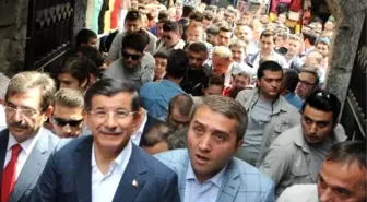 Başbakan Davutoğlu, Sahaflar Çarşısı'nı Gezdi