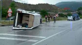 Karabük Orman İşçilerini Taşıyan Minibüs Devrildi 2 Yaralı