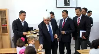 Karaman'da Öğrencilere Kuru Üzüm Dağıtıldı