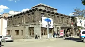 'Tuvale Düşen İlk Işık' Kars'ta Sergilendi