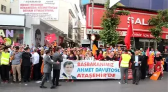 AK Parti Adayları Binlerce Kişi ile Ataşehir'de Sevgi Yürüyüşü Yaptı