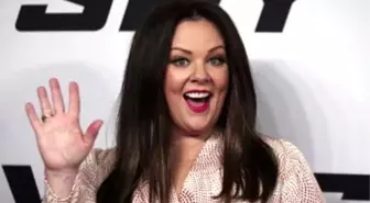 Melissa Mccarthy Stuns At 'Spy' Premiere İn Her Own Dress Design