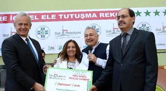 Şişli'de 'Çevre İçın Çocuklar El Ele Tutuşma' Rekoru Kırdı