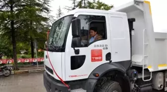 Seyitgazi Belediyesi'ne Damperli Kamyon Hibe Edildi