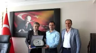 Hatso'dan Çukurca Kaymakamı Koç'a Şükran Plaketi