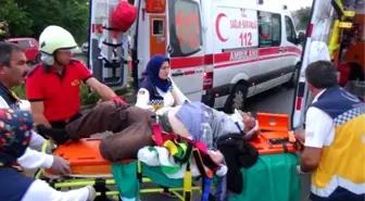 Bolu'da Hasta Taşıyan Ambulansla Otomobil Çarpıştı