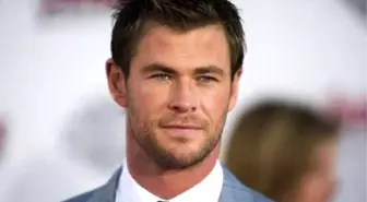 Chris Hemsworth To Play Receptionist İn All-female 'Ghostbusters'