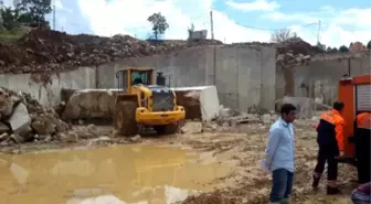 Isparta'da Mermer Bloğun Altında Kalan İşçi Öldü