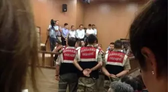 CHP'li Vekil, Özgecan Aslan Duruşmasından Fotoğraf Paylaştı