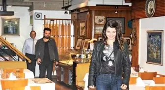 Beren Saat ve Kenan Doğulu Gittikleri Mekanda Personeli Esir Etti