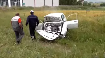 Otomobille Minibüs Çarpıştı: 1 Ölü, 3 Yaralı