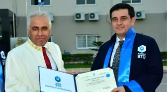 Tarkan Kulak'ın Diploma Sevinci