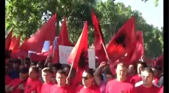 Makedonya'da Arnavutlar Hükümeti Protesto Etti