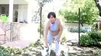 Kanserle Savaşan Emektar Oyuncunun En Yakın Dostu Sokak Hayvanları