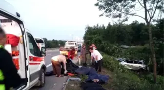 TEM'de Bariyerlere Çarpan Otomobil Su Kanalına Uçtu: 4 Ölü