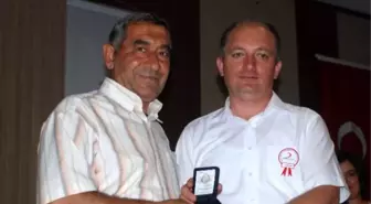 Kızılaydan Rekortmen Kan Bağışçılarına Anlamlı Ödül