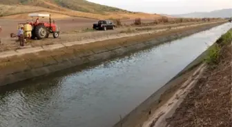 Sulama Kanalına Düşen Baba Bulundu, Oğlu Aranıyor