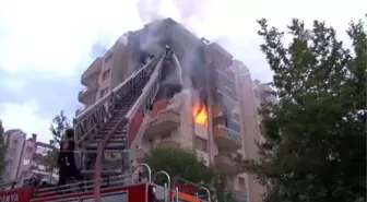 Konya'da Evinin Yanışını Gözyaşlarıyla İzledi