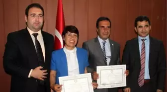 Hdp'nin İlk Azeri Adayı Mazbatasını Aldı