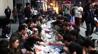 Fotoğraf) Beyoğlu'nda Bu Yıl da 'Yeryüzü Sofrası' Kuruldu