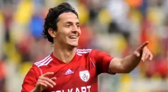 Karşıyaka'ya Taha'dan İmza