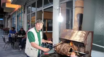 Oltu'da Cağ Kebap ile İftar Açma Geleneği Sürüyor