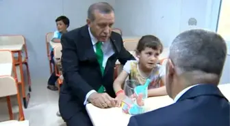 Erdoğan, Midyat Barınma Merkezi'ndeki Okulu Ziyaret Etti