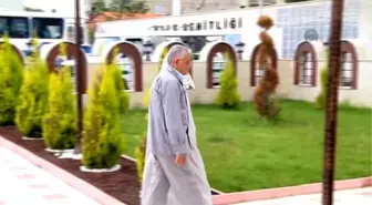 Babalar Gününde Şehit Oğlunun Mezarını Ziyaret Etti