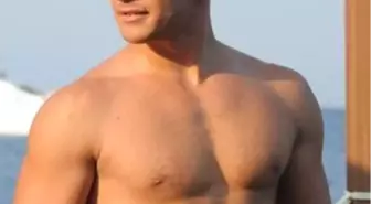Çağatay Ulusoy Dizinin Ardından Marmaris'te Sobelendi