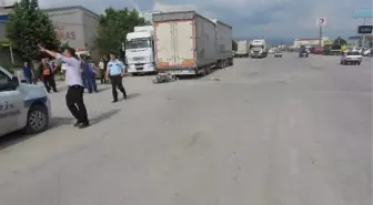 İnegöl'de Motosilete Çarpan Kamyonetin Sürücüsü Kaçtı