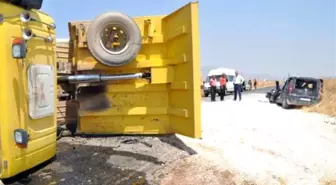 Mıcır Dolu Kamyon, Karşıdan Gelen Aracın Üzerine Devrildi: 5 Yaralı